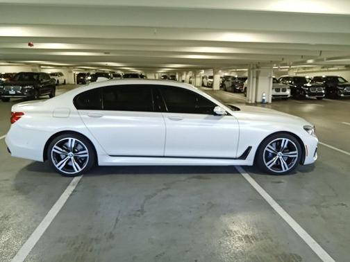 2017 BMW 750 i