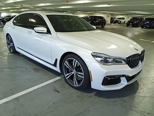 2017 BMW 750 i