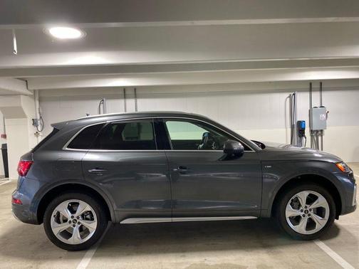 Daytona Gray Pearl Effect 2025 Audi Q5 45 S line quattro Premium