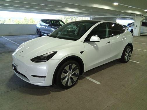 Pearl White Multi 2023 Tesla Model Y Long Range