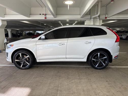 Crystal White Pearl 2015 Volvo XC60 T6 R-Design Platinum