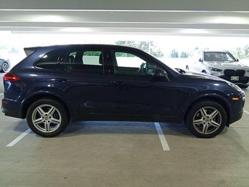 Purpurite Metallic 2018 Porsche Cayenne Platinum Edition