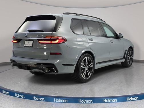 Gray Metallic 2026 BMW X7 xDrive40i