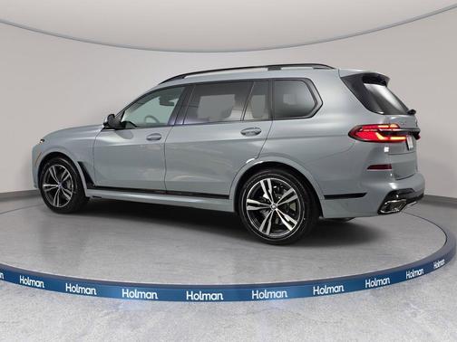 Gray Metallic 2026 BMW X7 xDrive40i