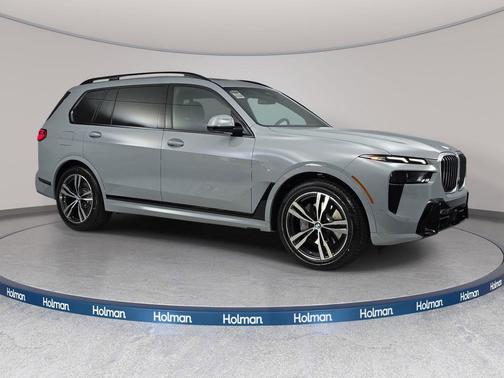 Gray Metallic 2026 BMW X7 xDrive40i
