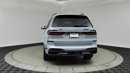 2024 BMW X7 M60i