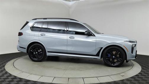2024 BMW X7 M60i