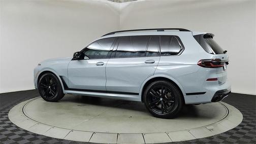 2024 BMW X7 M60i