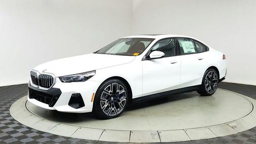 Alpine White 2026 BMW 530 i xDrive
