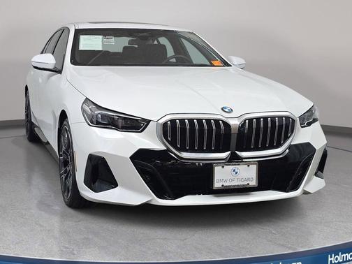 Alpine White 2026 BMW 530 i xDrive