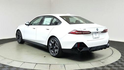 Alpine White 2026 BMW 530 i xDrive