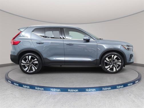 2023 Volvo XC40 B5 Ultimate Bright Theme