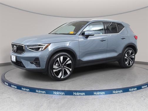 2023 Volvo XC40 B5 Ultimate Bright Theme