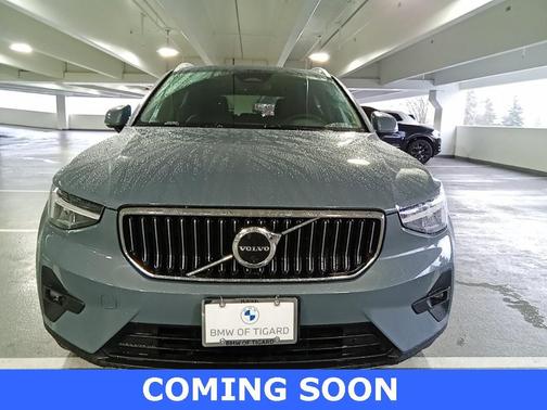2023 Volvo XC40 B5 Ultimate Bright Theme