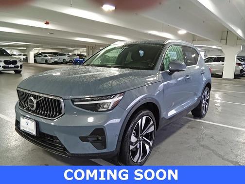 2023 Volvo XC40 B5 Ultimate Bright Theme