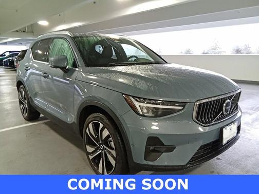 2023 Volvo XC40 B5 Ultimate Bright Theme
