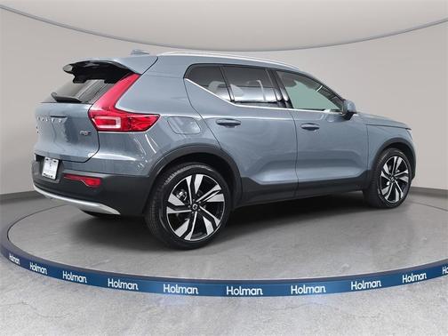 2023 Volvo XC40 B5 Ultimate Bright Theme