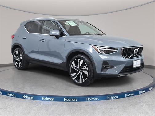 2023 Volvo XC40 B5 Ultimate Bright Theme