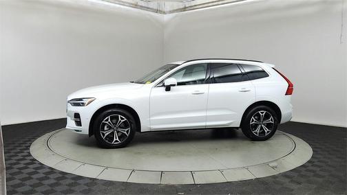 2022 Volvo XC60 B5 Momentum