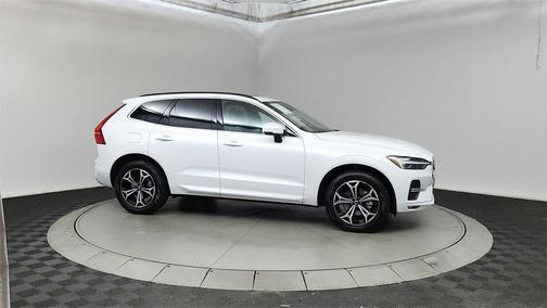 2022 Volvo XC60 B5 Momentum