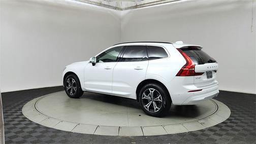 2022 Volvo XC60 B5 Momentum