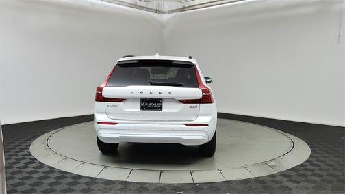 2022 Volvo XC60 B5 Momentum