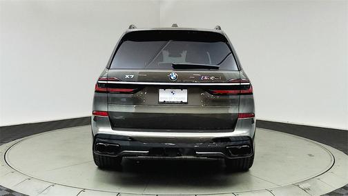 2026 BMW X7 M60i