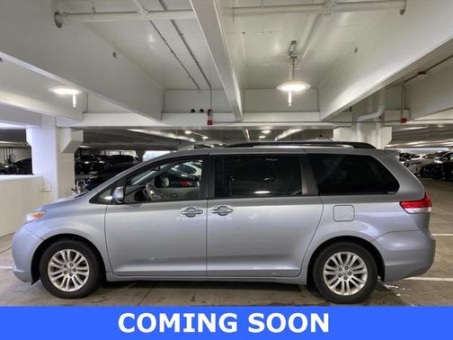 2013 Toyota Sienna XLE