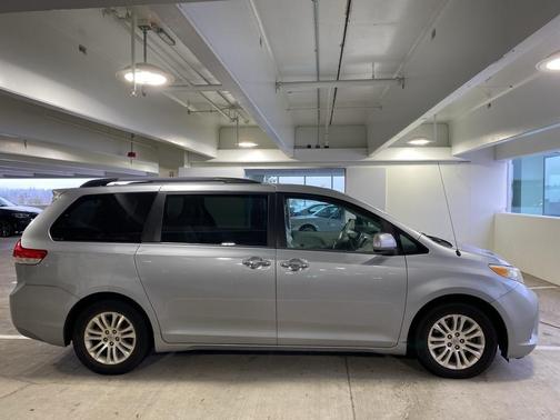 2013 Toyota Sienna XLE