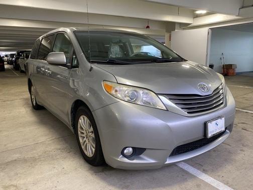 2013 Toyota Sienna XLE