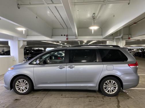 2013 Toyota Sienna XLE
