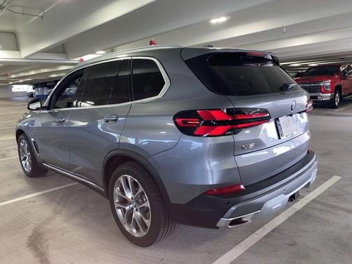 Skyscraper Gray Metallic 2024 BMW X5 xDrive40i