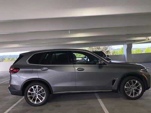 Skyscraper Gray Metallic 2024 BMW X5 xDrive40i