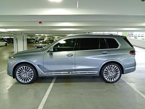 Skyscraper Gray Metallic 2024 BMW X7 xDrive40i