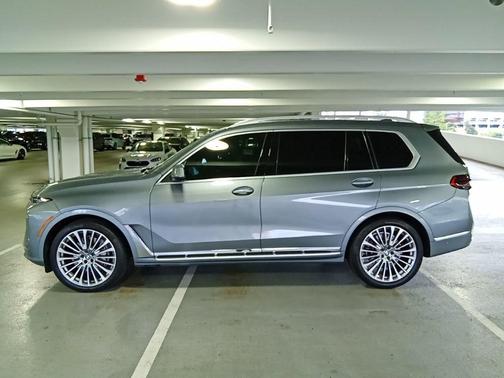 Skyscraper Gray Metallic 2024 BMW X7 xDrive40i