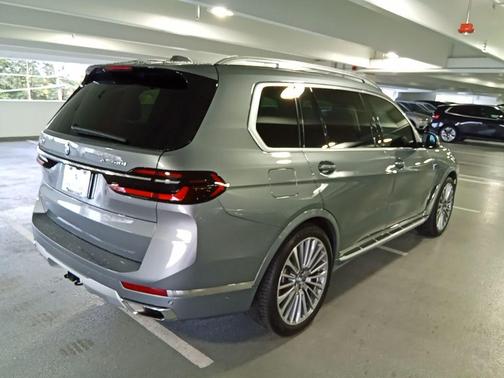 Skyscraper Gray Metallic 2024 BMW X7 xDrive40i