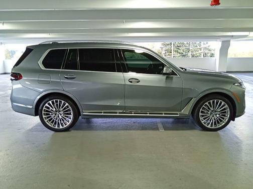 Skyscraper Gray Metallic 2024 BMW X7 xDrive40i