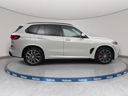 Mineral White Metallic 2026 BMW X5 xDrive40i