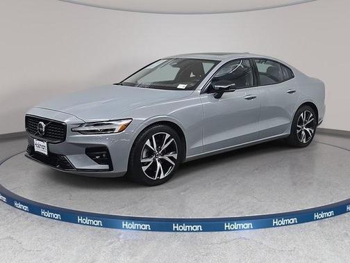 2024 Volvo S60 B5 Core Dark Theme