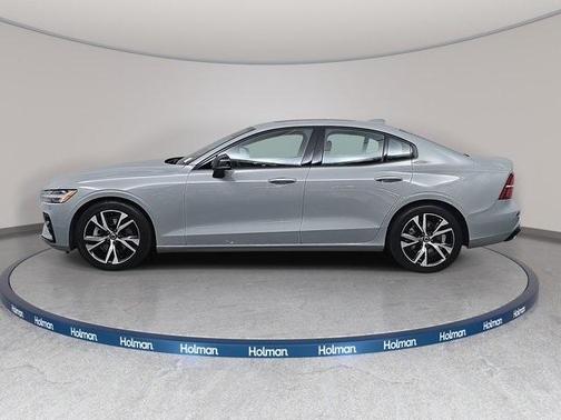 2024 Volvo S60 B5 Core Dark Theme