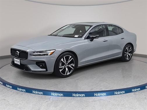 2024 Volvo S60 B5 Core Dark Theme