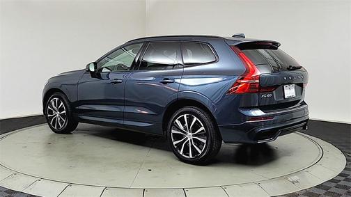 2023 Volvo XC60 B5 Plus Dark Theme