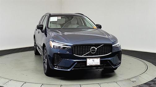 2023 Volvo XC60 B5 Plus Dark Theme