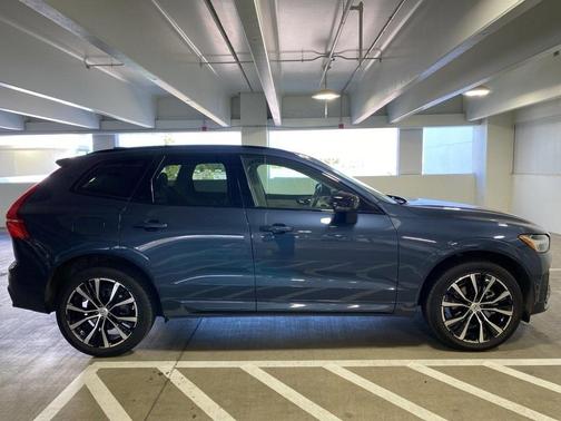 2023 Volvo XC60 B5 Plus Dark Theme