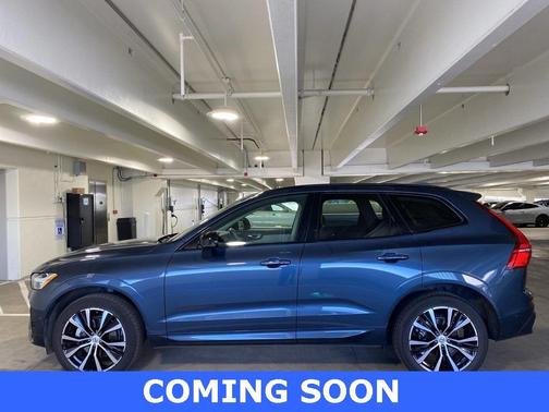 2023 Volvo XC60 B5 Plus Dark Theme