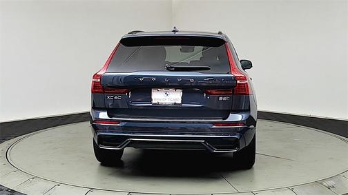 2023 Volvo XC60 B5 Plus Dark Theme