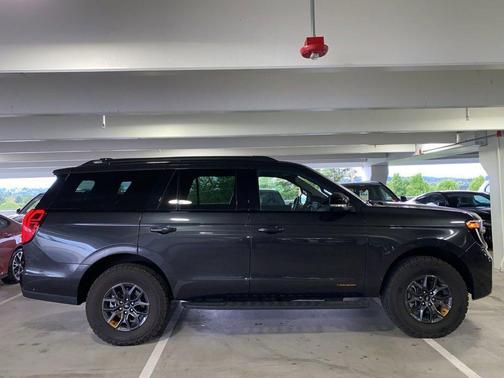 Gray Metallic 2025 Ford Expedition Tremor