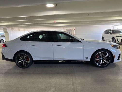 Alpine White 2024 BMW i5 M60