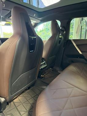 Mineral White Metallic 2024 BMW iX xDrive50