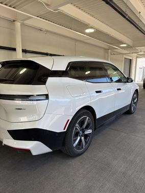 Mineral White Metallic 2024 BMW iX xDrive50
